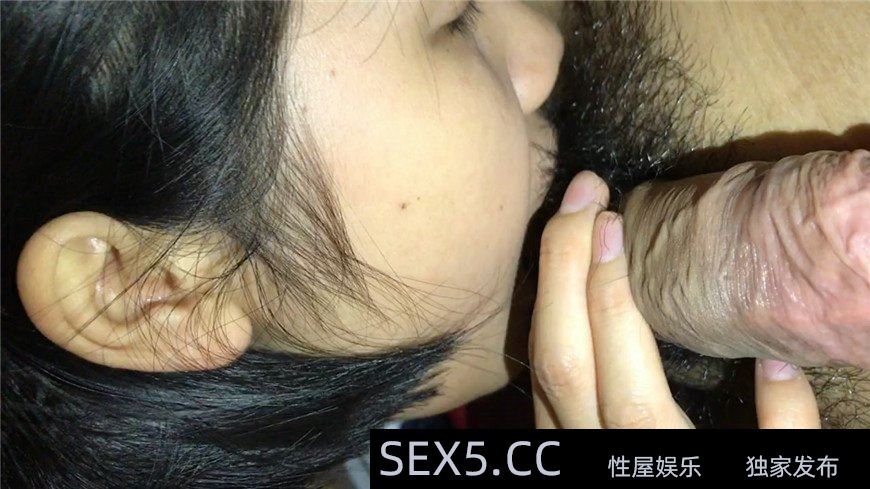 高三小女友做爱疯狂玩刺激 学生装水手服吊带黑丝跪舔J8 -