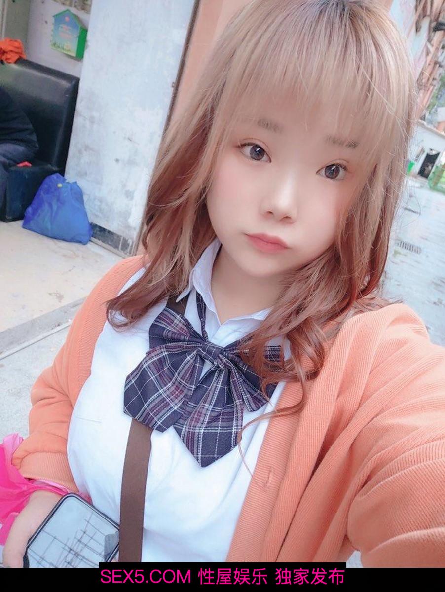 邻居小妹已经长大了，被我调教四处裸露