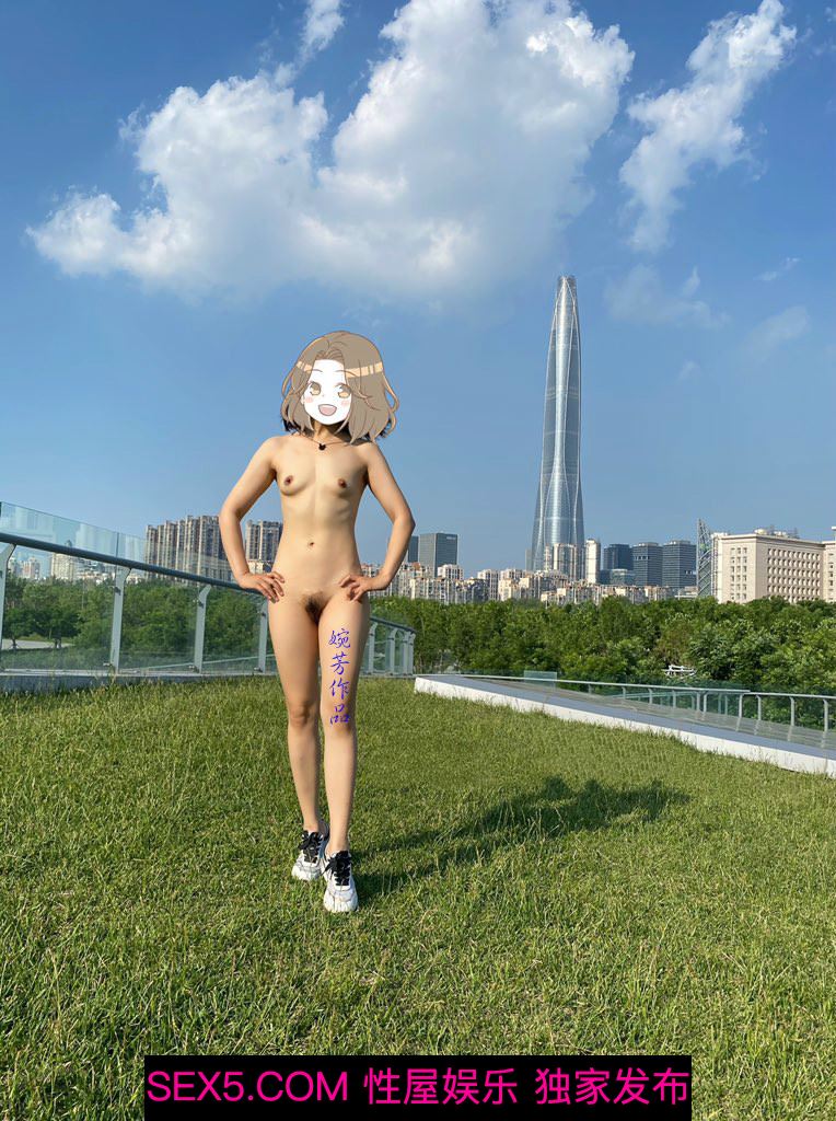 户外露出景色不错哦！风很凉爽，吹得自己下面阴唇好舒服 [28P]