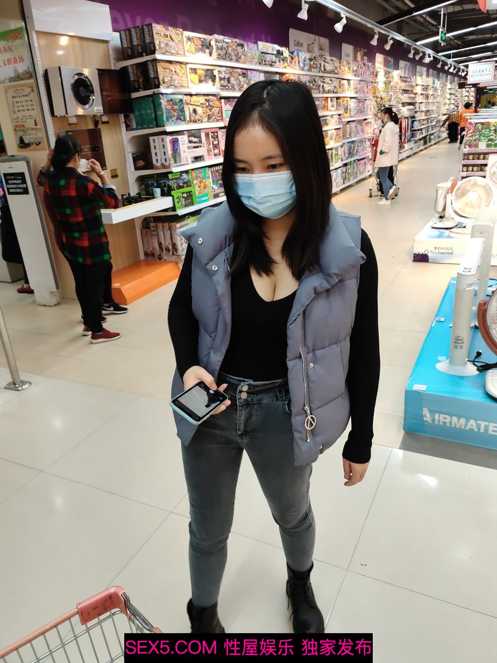 曾经操了两年多的清纯厂妹，现已结婚生子，还是不时的来找我操她，露脸[40P]