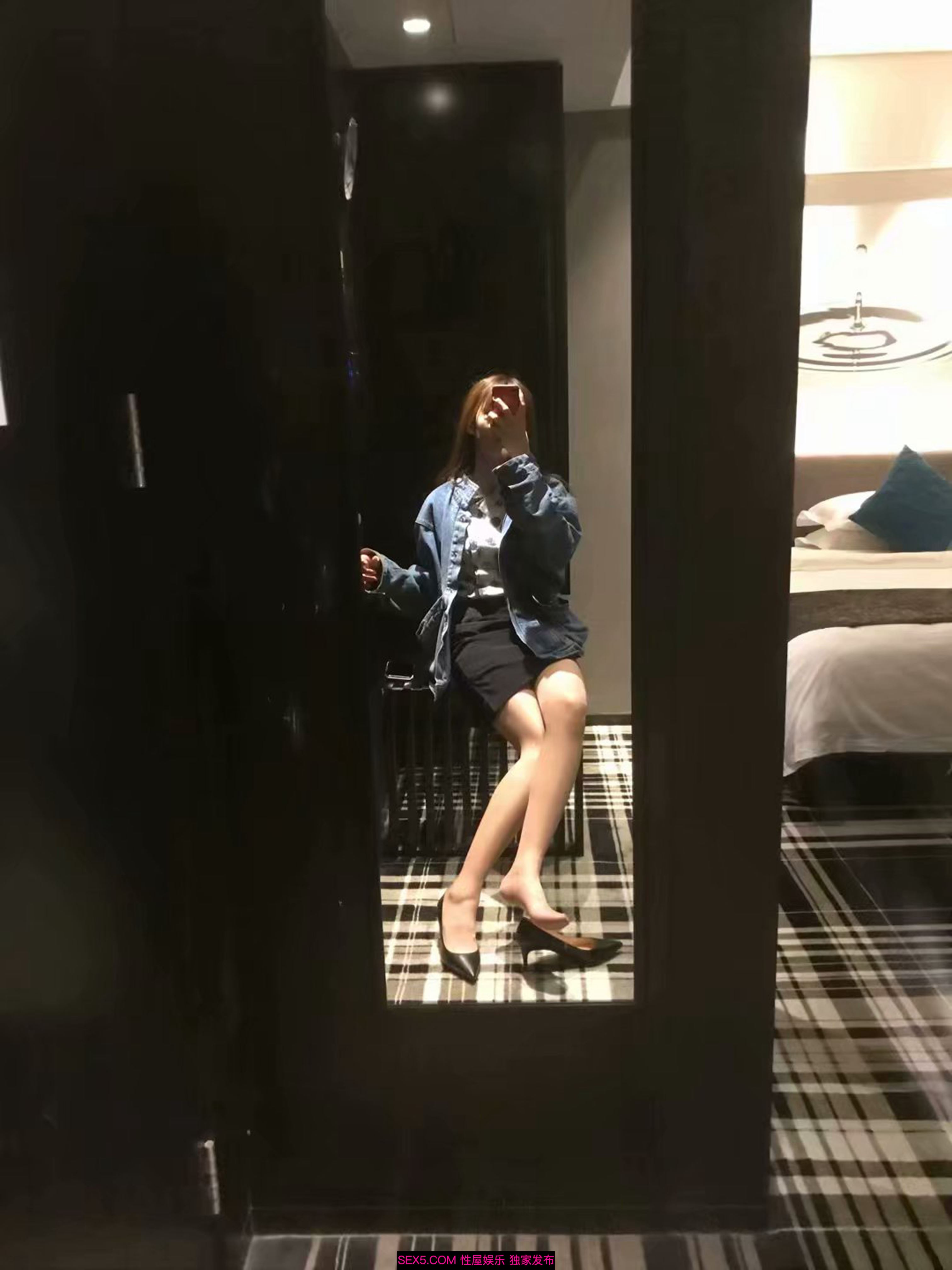 个人云盘泄漏都市帅男靓女不雅淫乱生活流出高颜值美足时尚美女私下如此骚试衣间口交
