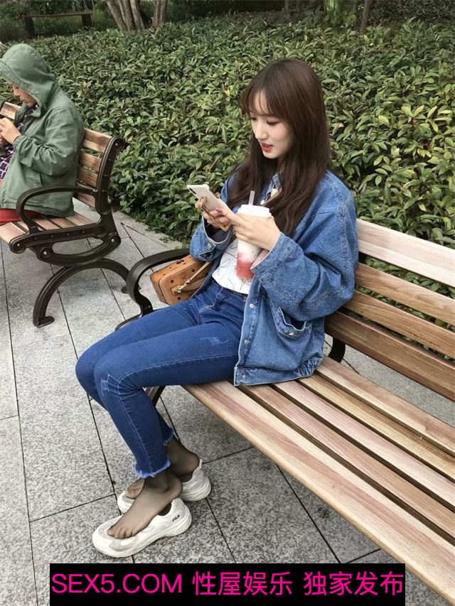 个人云盘泄漏都市帅男靓女不雅淫乱生活流出高颜值美足时尚美女私下如此骚