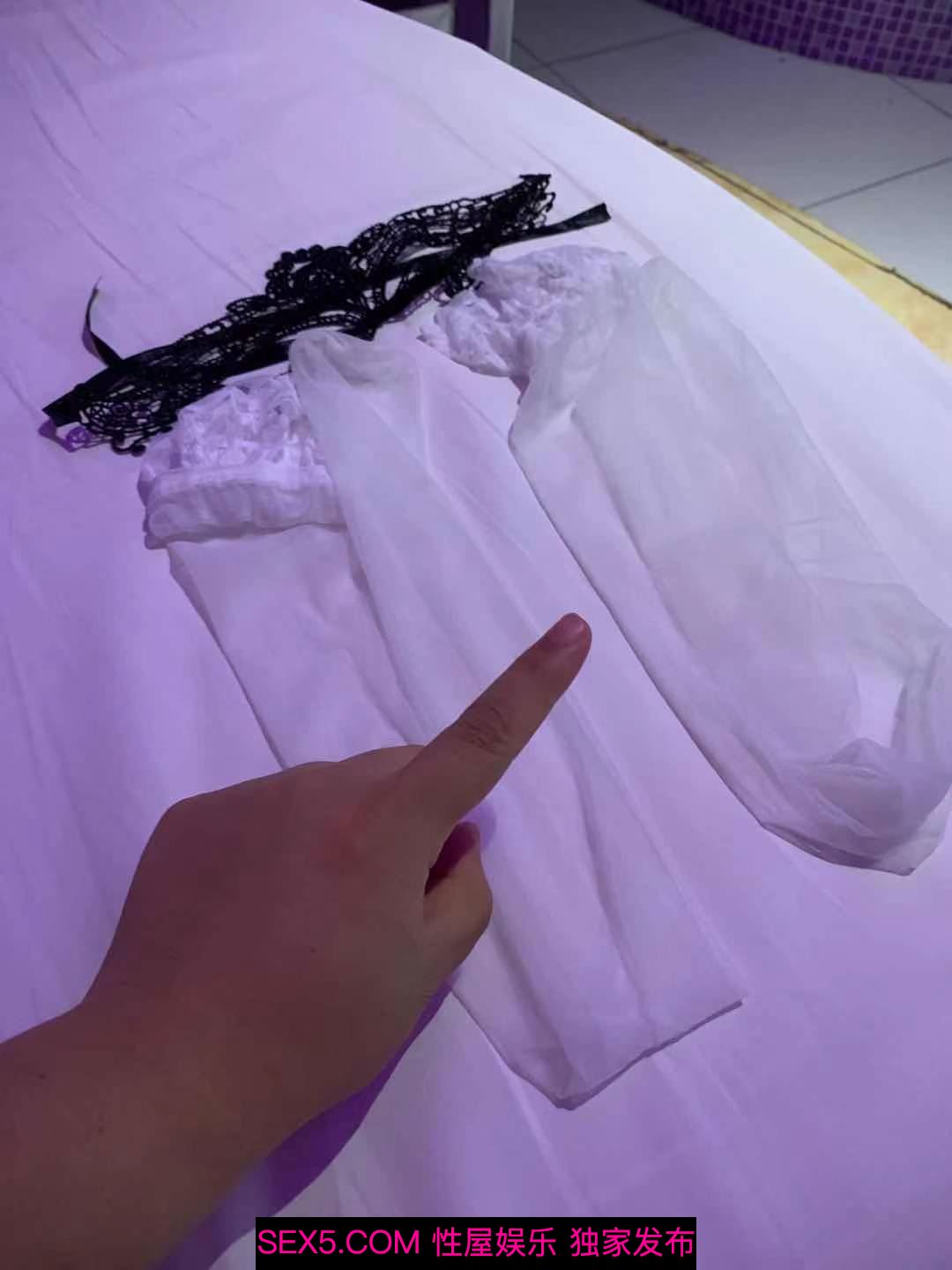 [原创][斯基小站]游客投稿，某平台约的92年刚分手的极品长腿妹子，水多粉笔，被压在大圆床上狠狠地无套内射！[16P]