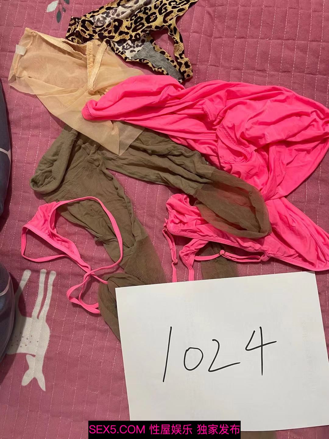 [原创][纸条验证]约到大屁股人妻 骚妇母狗 感觉自己被强奸了，自己约的炮含泪也要打完 [28P]