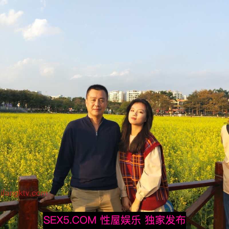 【度云泄密】高颜值漂亮女友和男朋友的恩爱史，撒娇，做爱时的矜持记录，‘唔，轻点’，独自一人时自慰，摸奶发给男友看！ 专给有钱大佬私人按摩声音技术一流水准拿嘴当B洞狠狠抽插到干呕太牛逼了