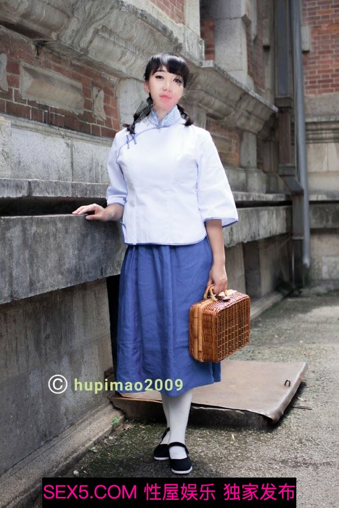 极品反差婊语文老师各种调教喝尿,后入猛操边跟老公电话用重庆话聊天,啊啊啊我肚子不舒服不说了!136P
