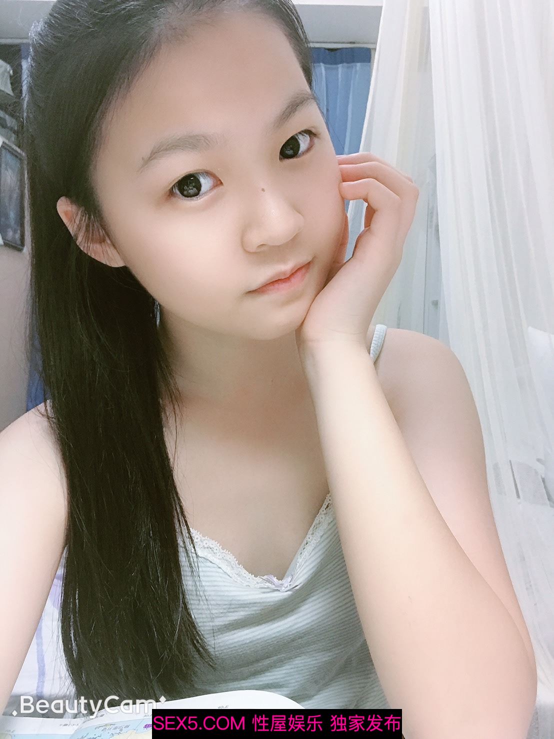 据说是马来不错的萝莉妹自拍[26P]