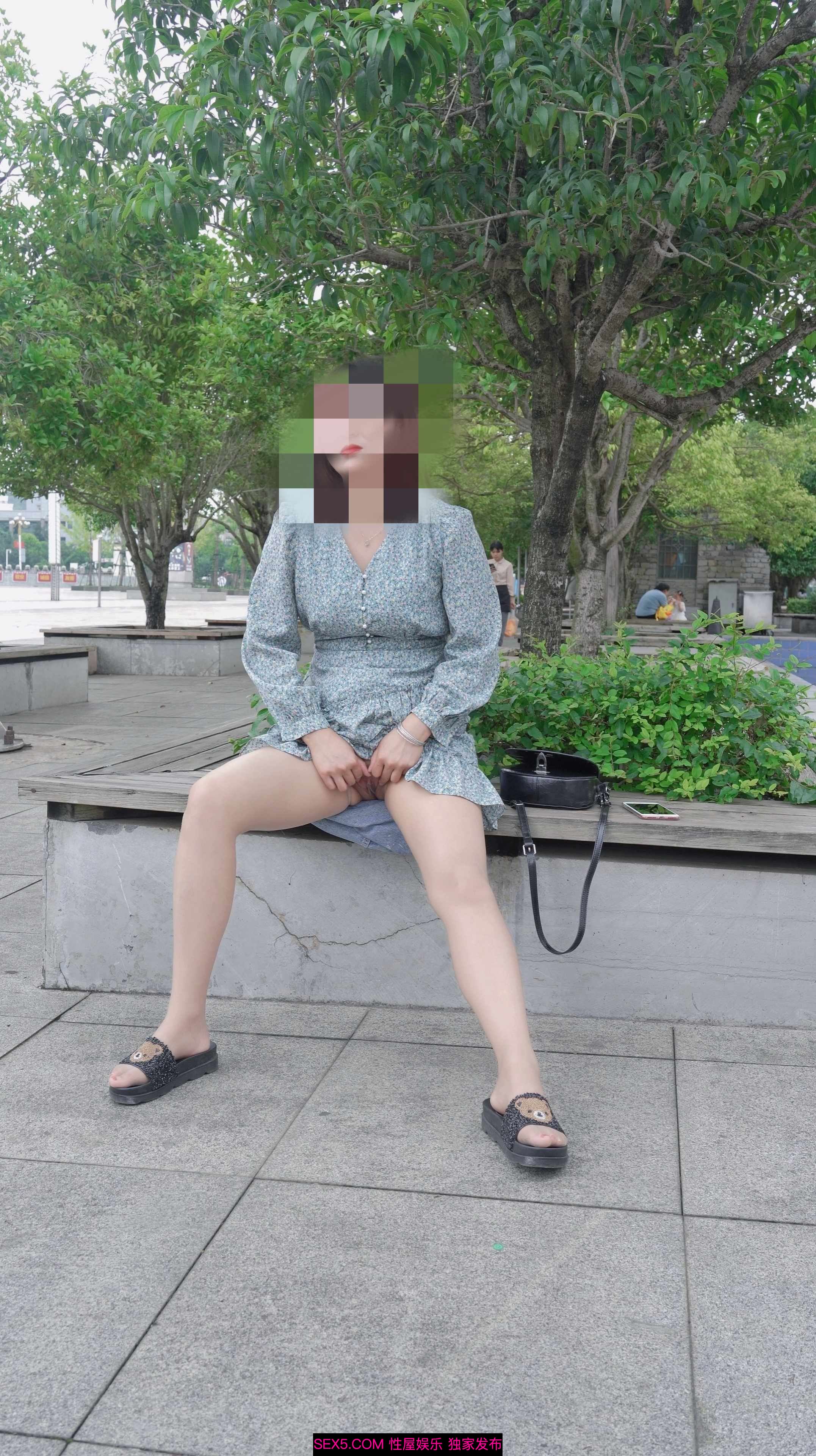露出，良家妇女广场微露！[24P]