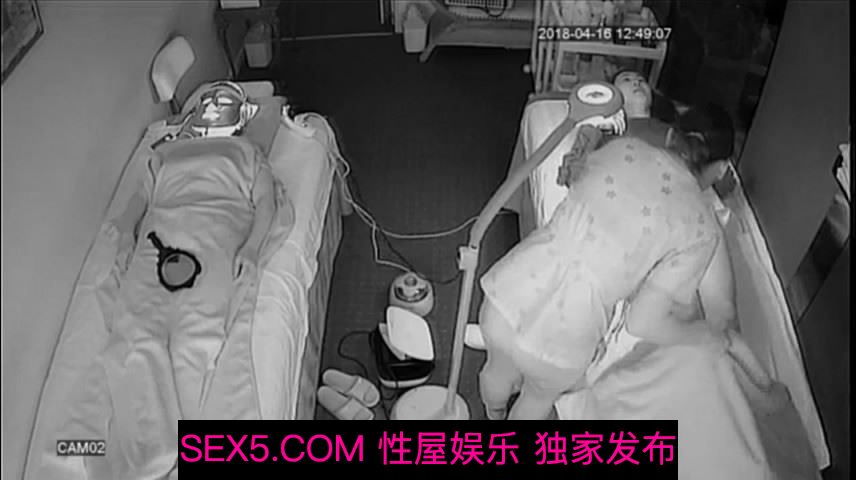 [MP4/ 129M]&amp;nbsp; 黑客破解美容院偷拍少妇掰开双腿给逼做美白护理