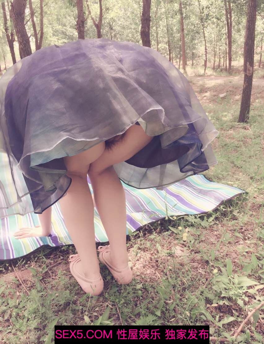 刺激十足的野外露出，貌似还被发现了［13P］
