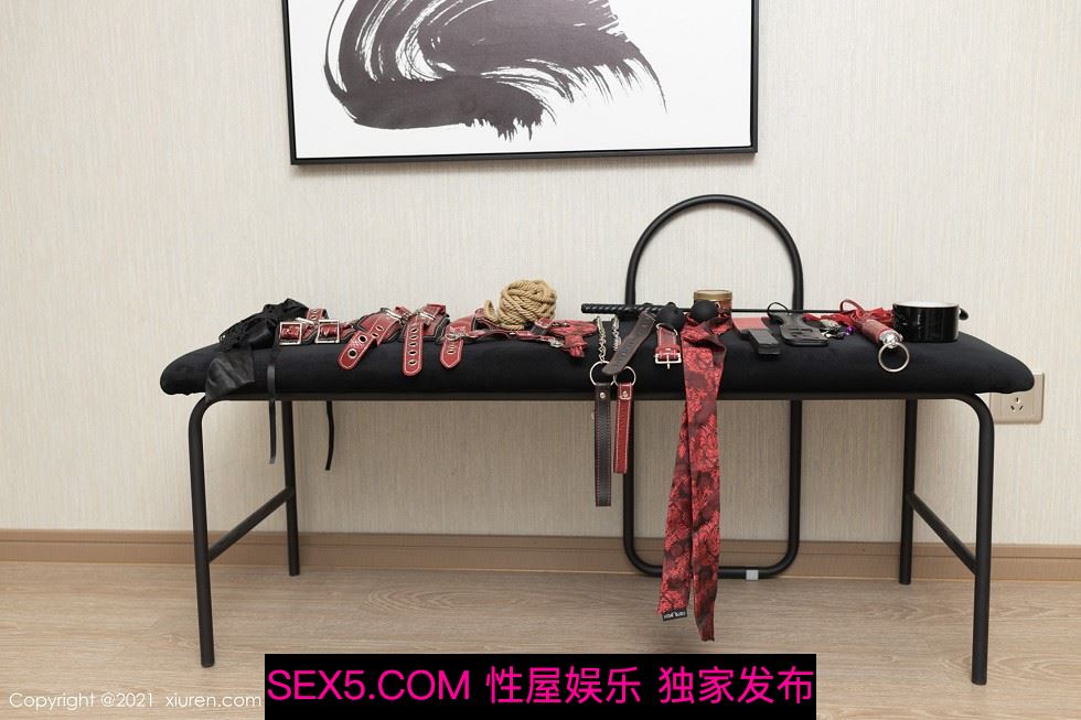 [寫真] [XiuRen秀人网]第3099期鱼子酱黑丝吊袜诱惑写真[72P]