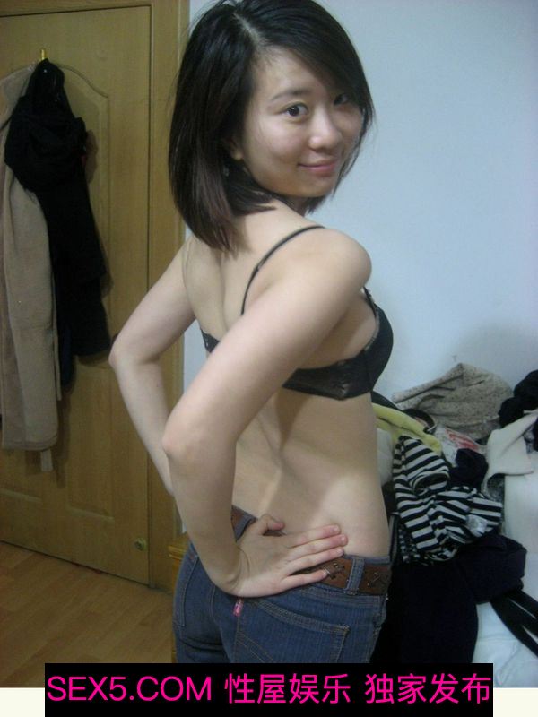 细腰大屁股人妻露脸自拍[10P]