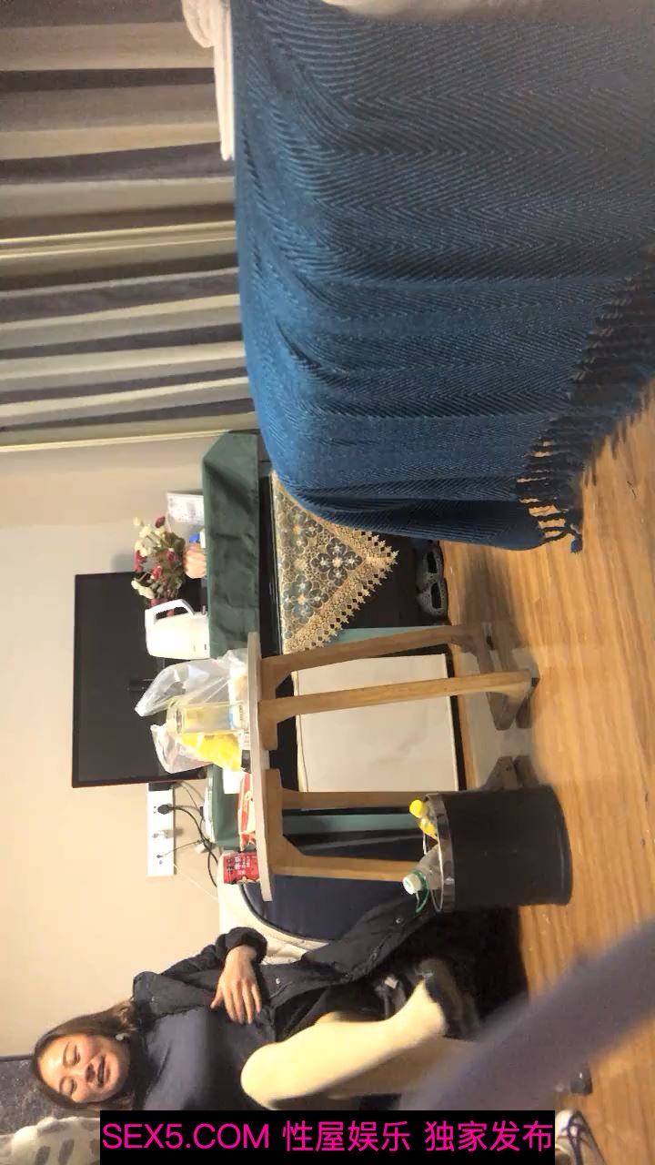 熟女探花，今夜母子乱伦局，风情万种美熟女，相谈甚欢激情交合，超清设备偷拍