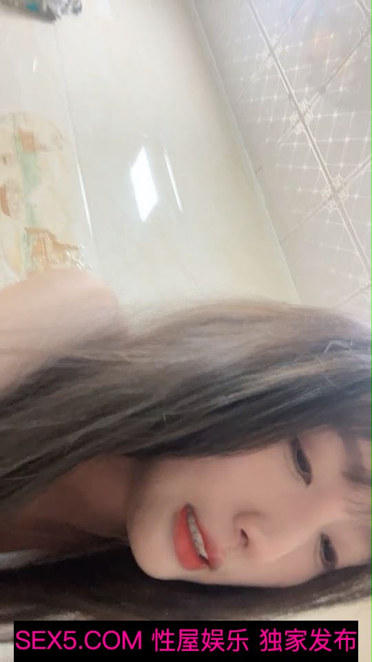 【国内】美的倦怠感を拒み、お正月に帰宅、バスルームで自撮り、人気の小さな妖精、家でお風呂に入るだけで儲かる