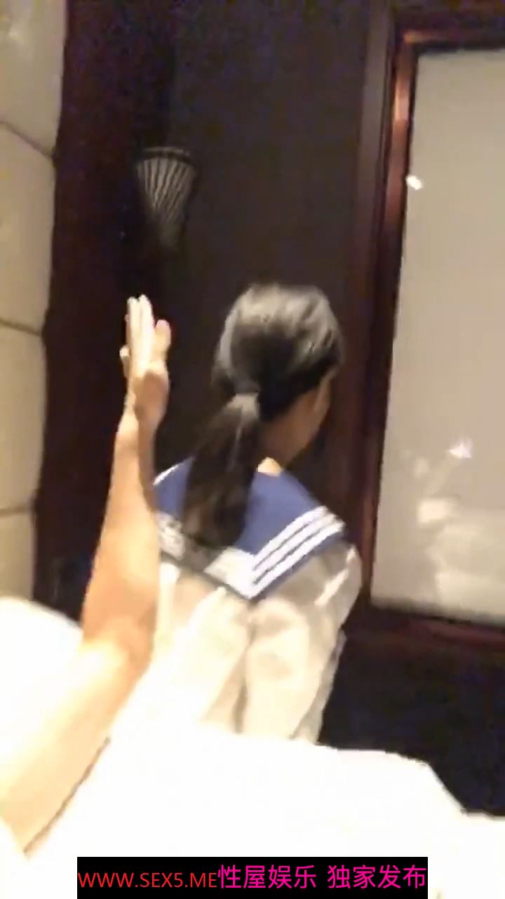 [MP4/ 471M] 白丝小萝莉 解锁新姿势想被爸爸抱起来操 最后射了一肚皮