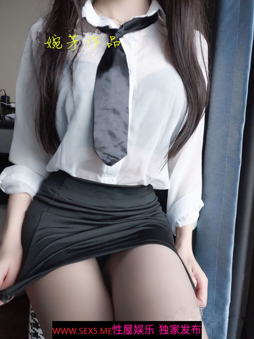 穿紧身白领OL装下午茶时间～咖啡喝多了，太精神了，精神到爆炸血管舒张阴唇湿了！[28P]