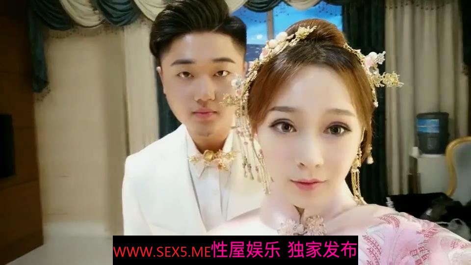 大年初六~齐齐哈尔极品白虎【杨鑫磊】终极典藏 ，初看此女就非常喜欢，纤细肌肤舒服颜值 生活照 347P [229M/MP4]