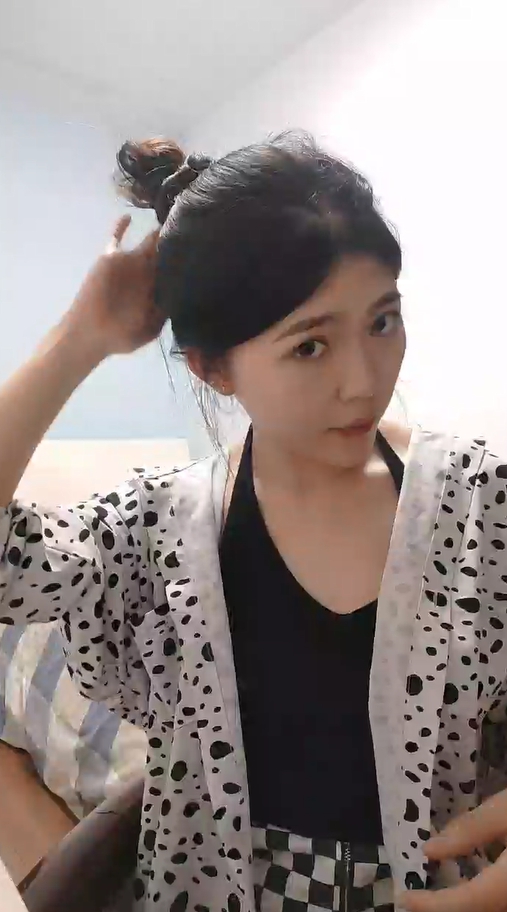 [MP4]STP26945 【七七爱吃饭】湖南妹子 高颜值清纯9分 极品美乳 阴毛长 阴唇粉 让人心动的初恋女神 VIP0600
