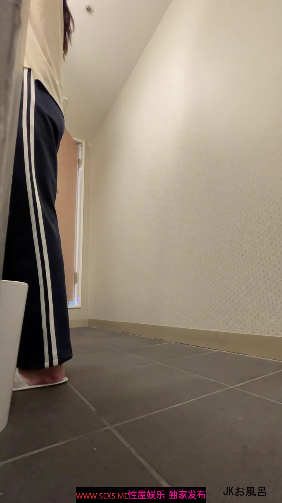 [MP4/ 1.03G] 精品TP浴室偷窥极品身材学生妹子青春期欲望强烈 洗澡摸奶自慰一次不能满足