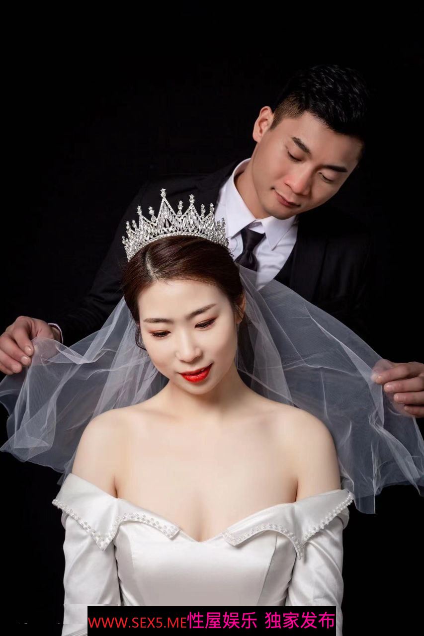 大奶少妇受不了了和老公视频自慰[16P]