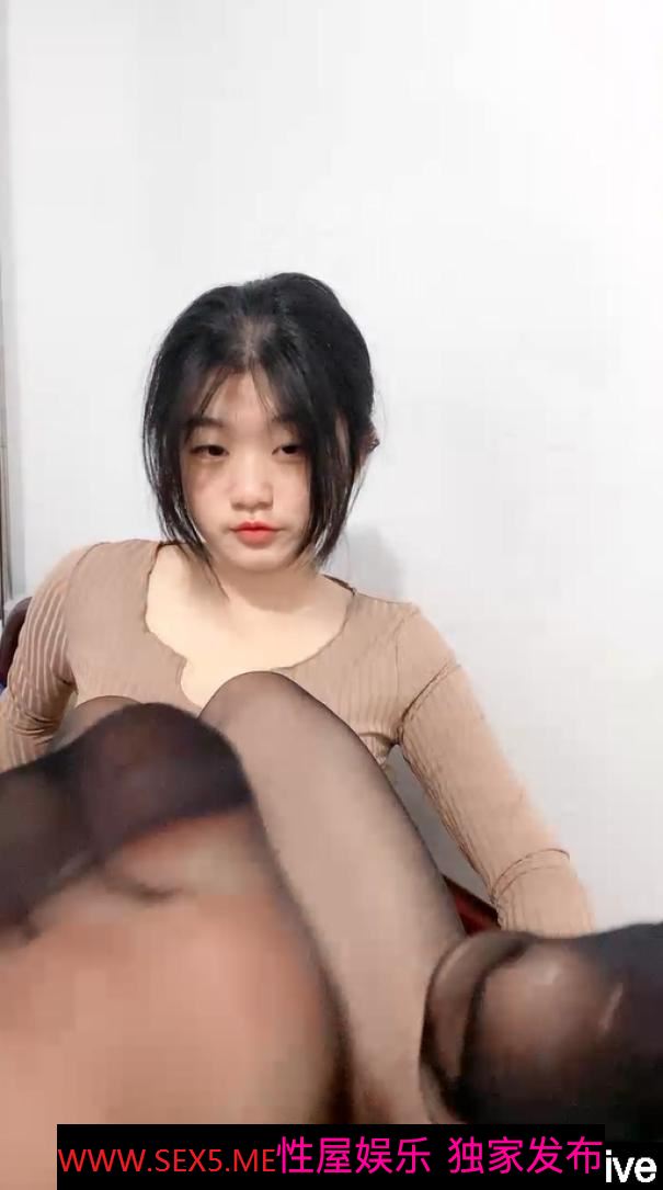 [MP4]STP28520 婴儿肥呆萌小妹妹！近期下海新人！性感吊带黑丝袜，顶级大白美臀，脱衣热舞，掰穴扣弄特写 VIP0600