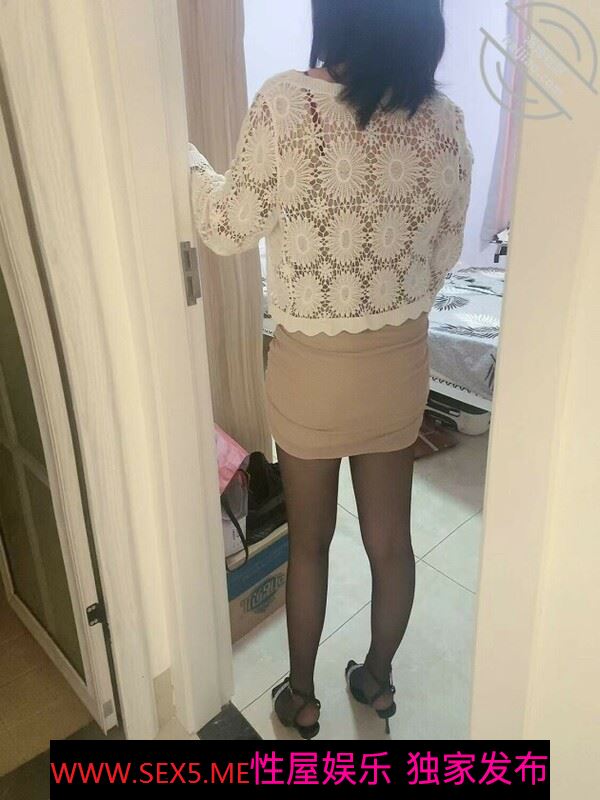 海角侄子爆肏嫂子13.0 性瘾太大约嫂子租房激战 挑逗骚逼~用肉棒好痒快点进来~爆肏太上头快晕厥了