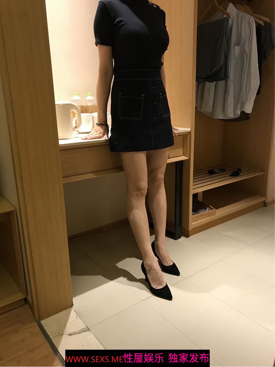 反差露脸骚货吊带丝袜真不错[15P]