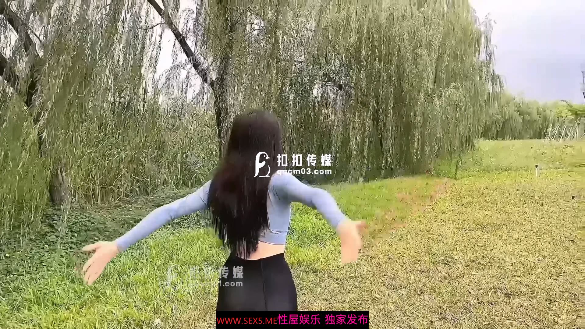 [MP4/503MB] ✿扣扣传媒✿ FSOG069 超人气91网红女神 ▌不见星空▌瑜伽妹妹有氧运动 爆裂紧身裤蜜臀榨汁 紧致蜜穴夹吸爆射