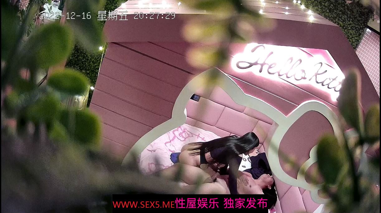 酒店新台解密偷拍❤️小哥约炮服务不错的长发飘飘艺校兼职妹观音坐莲后入