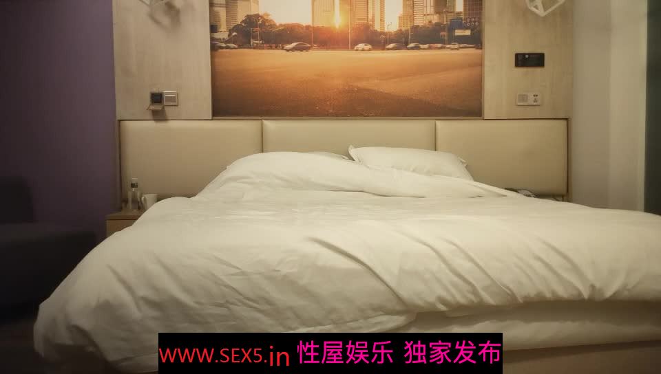 [MP4/ 414M] 大屌生无可恋丶极品外围御姐，黑丝美腿无毛骚穴，互舔扣逼，爆操顶级大肥臀猛怼