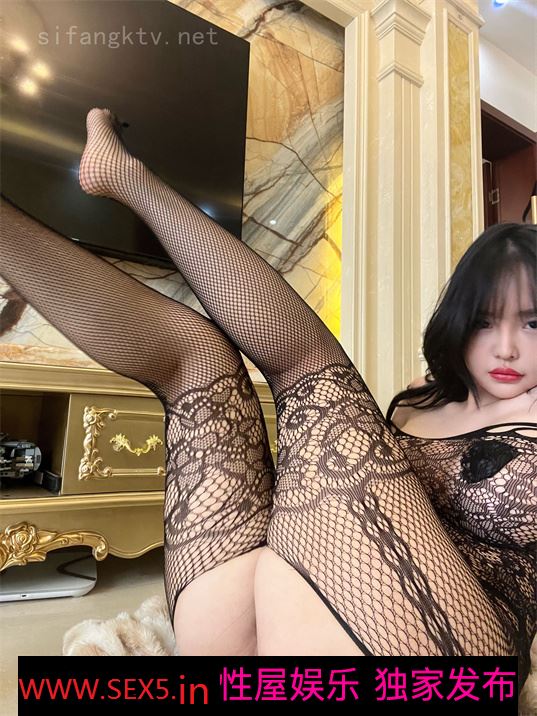 【网红女神❤️重磅惊艳】微密圈萝莉网红『张鑫』最新付费大尺度私拍 凸点骆驼趾蜜桃臀 超燃劲爆 完美露脸 高清720P原版