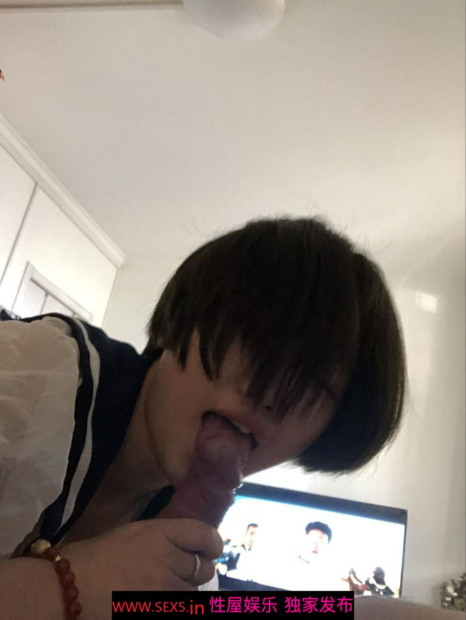 转载短发萌妹子吃鸡口爆[10P]