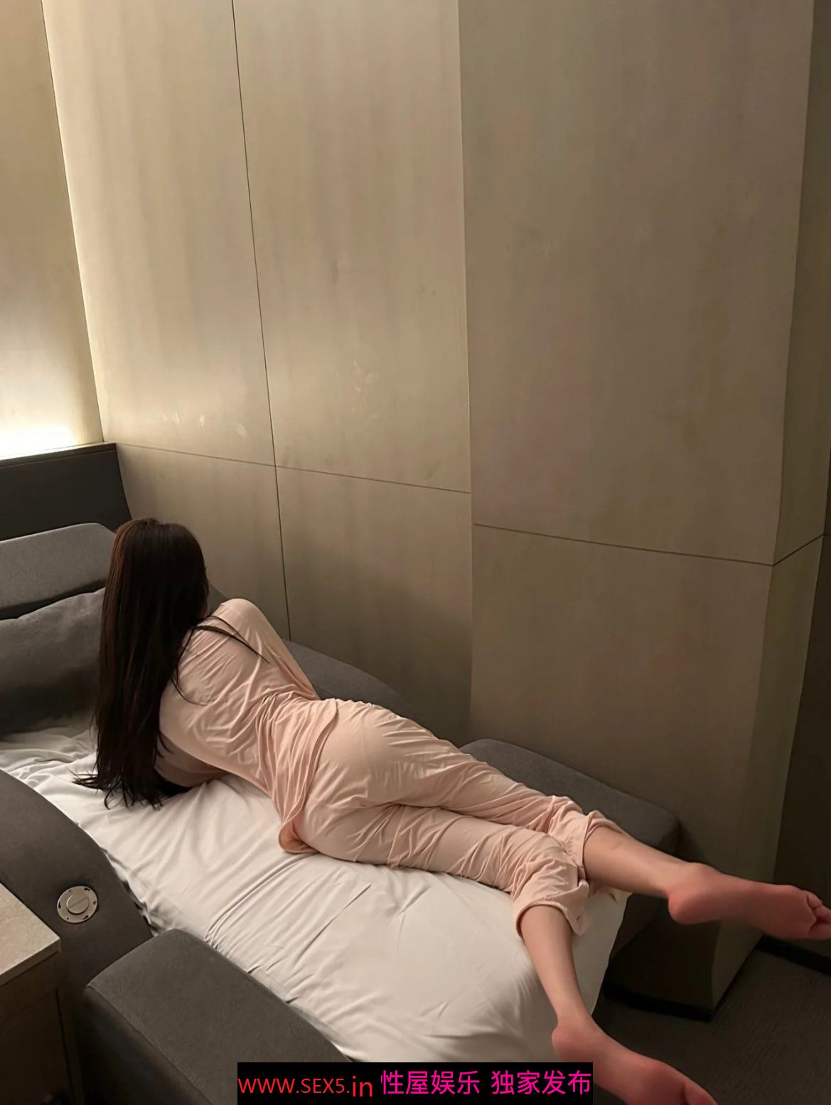 公司新来的实习生身材真好[10P]