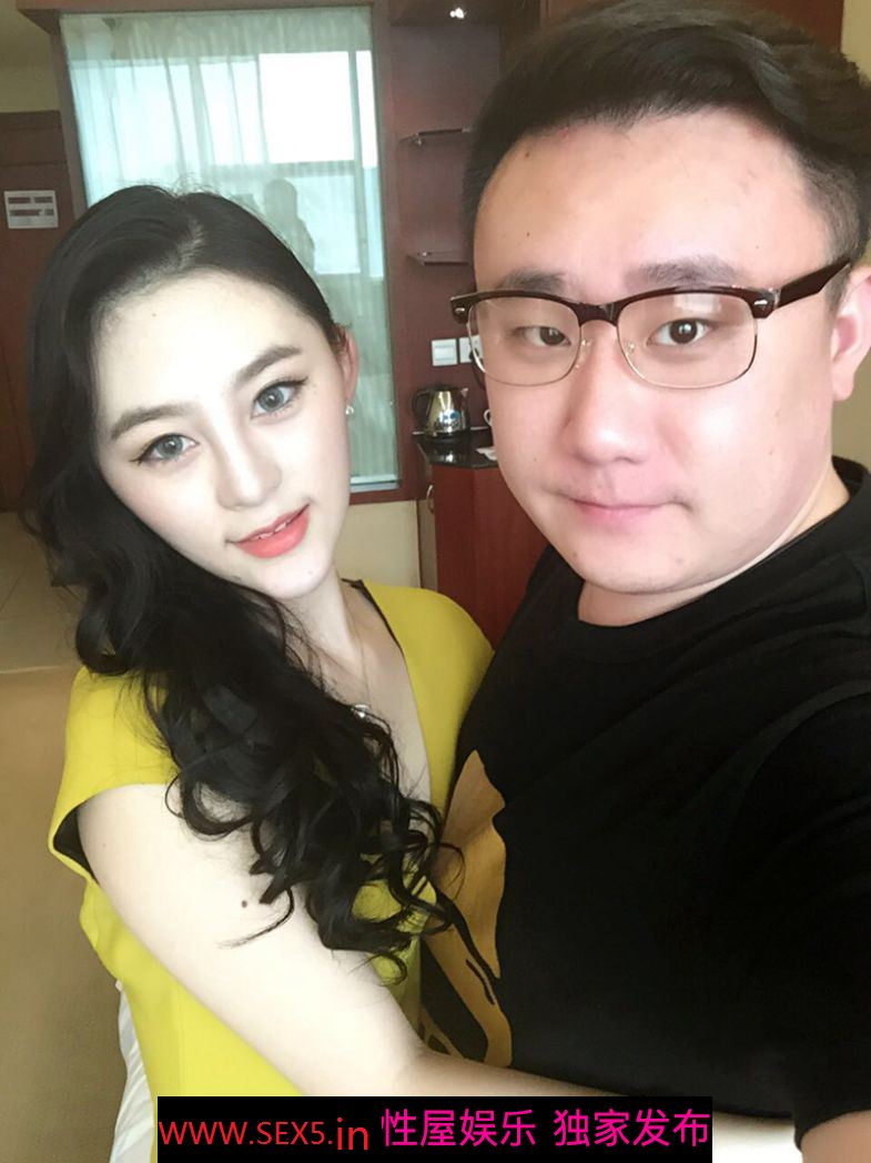 才结婚不就的性感气质少妇比比好緊附露脸生活照[29P]