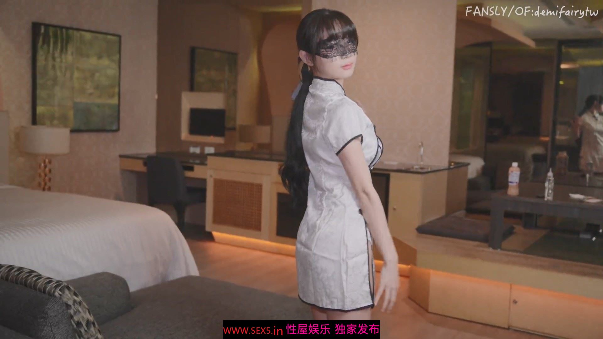 ⭐清纯小仙女⭐纯欲系少女〖DemiFairyTW〗穿旗袍的秘书若隐若现露出嫩乳 诱惑上司开房间加班大战 萌萌的外表的外表做爱很生猛[MP4/772MB]